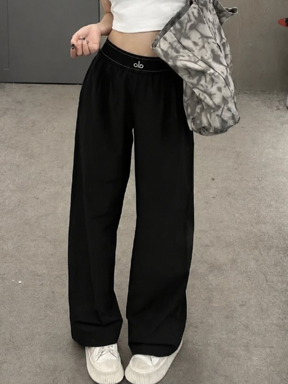 Black Alo Yoga 👩🏻‍Women's Regular 30-inch Pants Size M🍀Chic Comfortable Daily